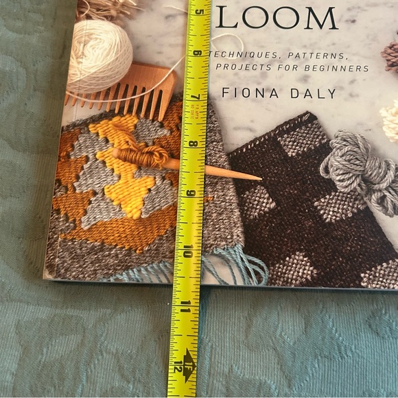 Weaving On A Little Loom For Beginners Techniques & Projects Soft Back Book - Picture 9 of 10